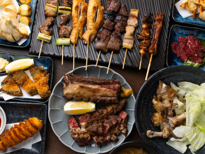 鮮度抜群の素材を焼き上げた名物料理の〝炭火焼き料理〟