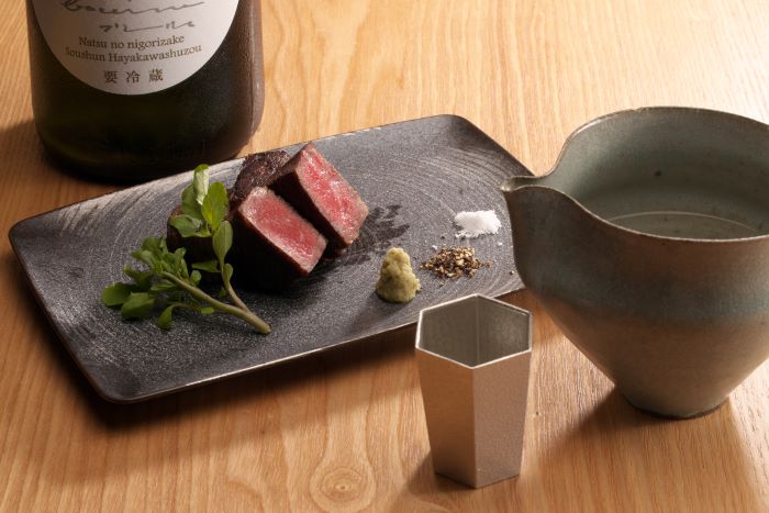 気候や湿度を見極めて火加減を調整する美味しい炭火焼き料理