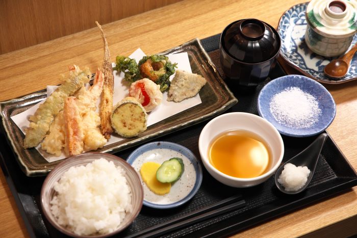 水曜日~土曜日のランチタイムに人気のランチコースと定食