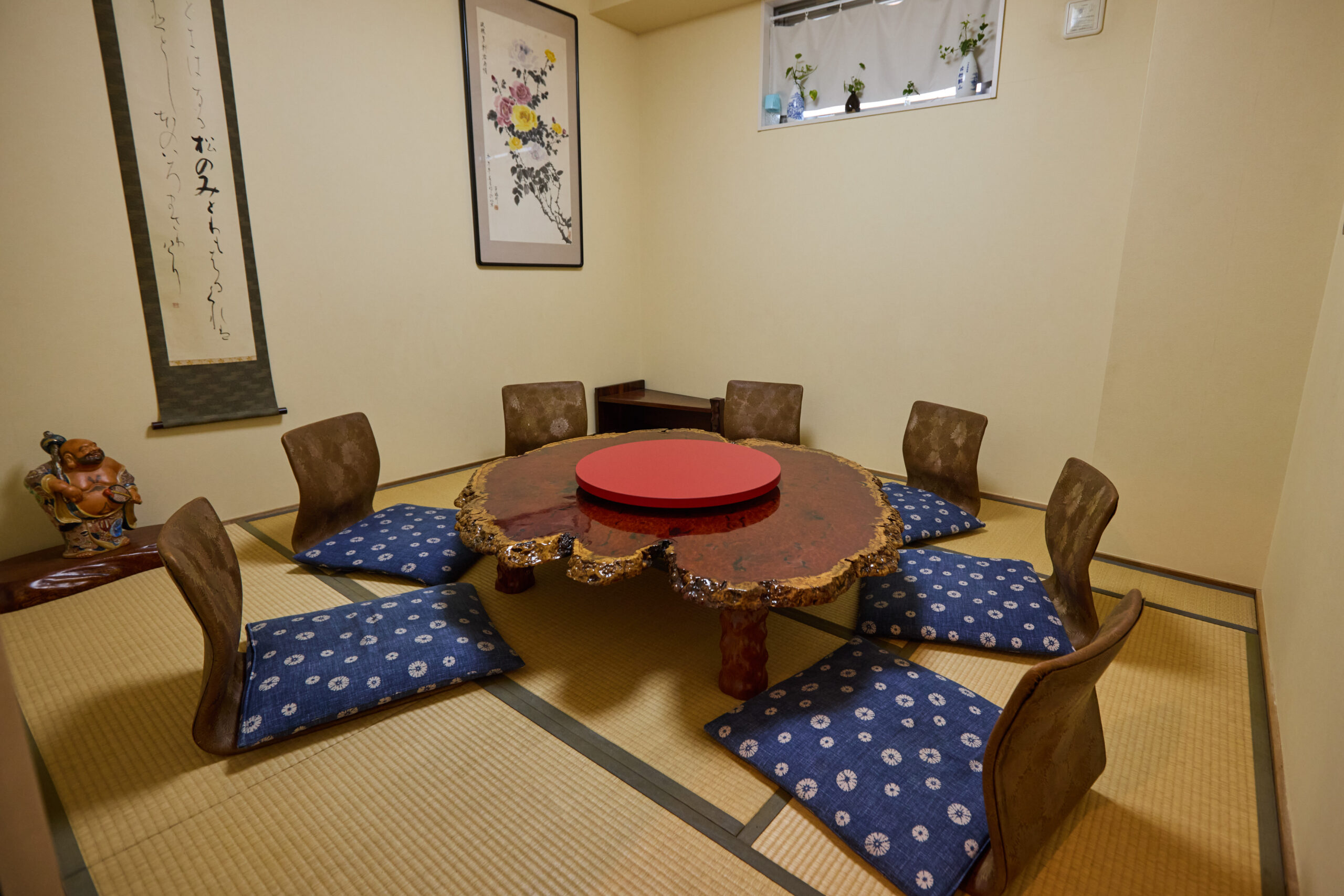 個室多数、プロジェクターやマイク、カラオケ完備の宴会場は大人数のお集まりにおすすめ