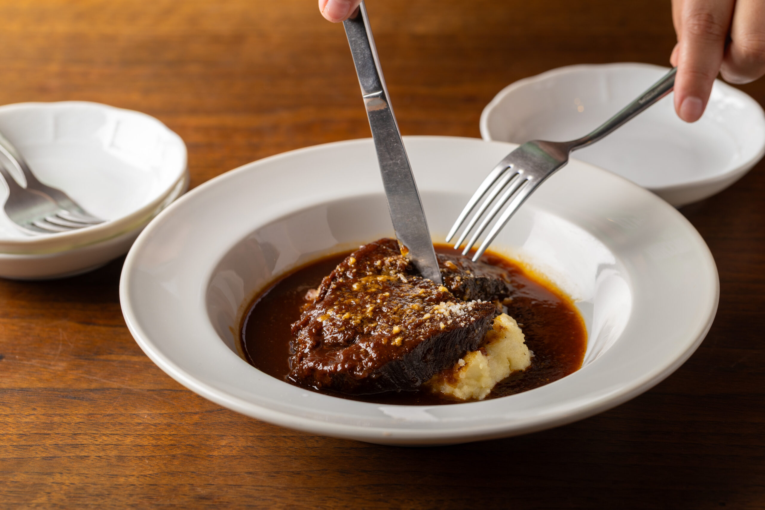 肉好きの方に人気の名物料理「牛タンのへべれけ煮」