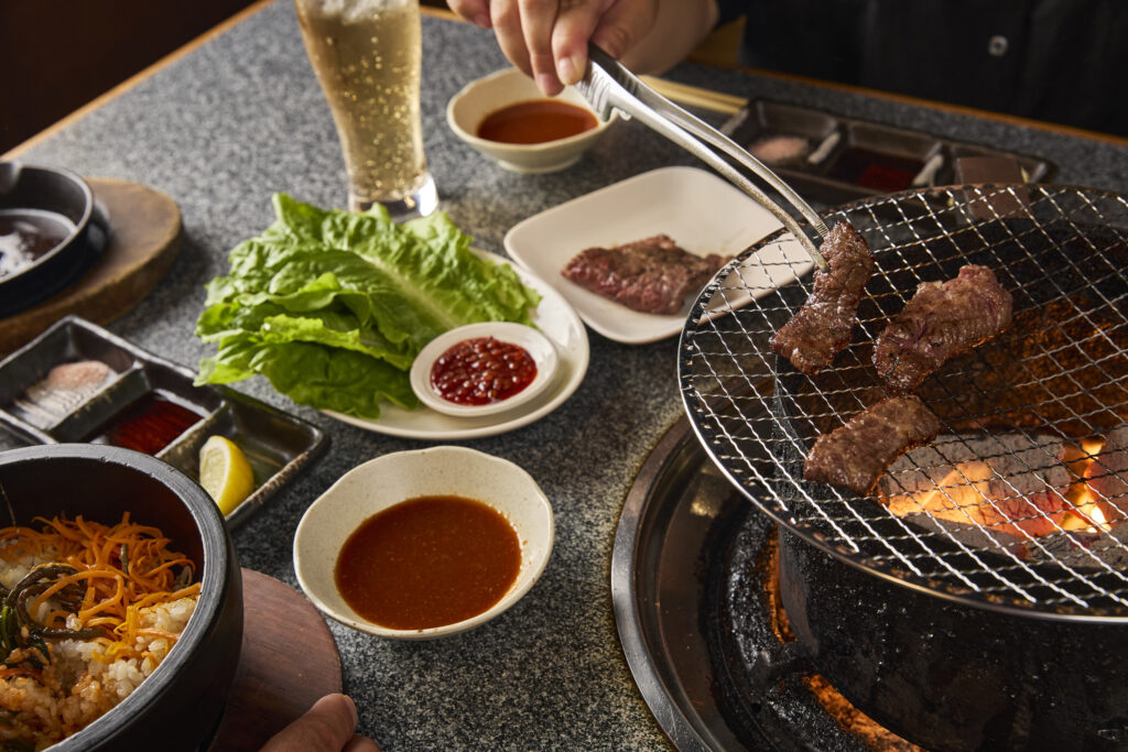 大阪市・野田阪神駅、野田駅近く「牛とろ屋」の口コミレポート。〝神戸牛〟など銘柄牛の「体験型焼肉」食べ放題が人気