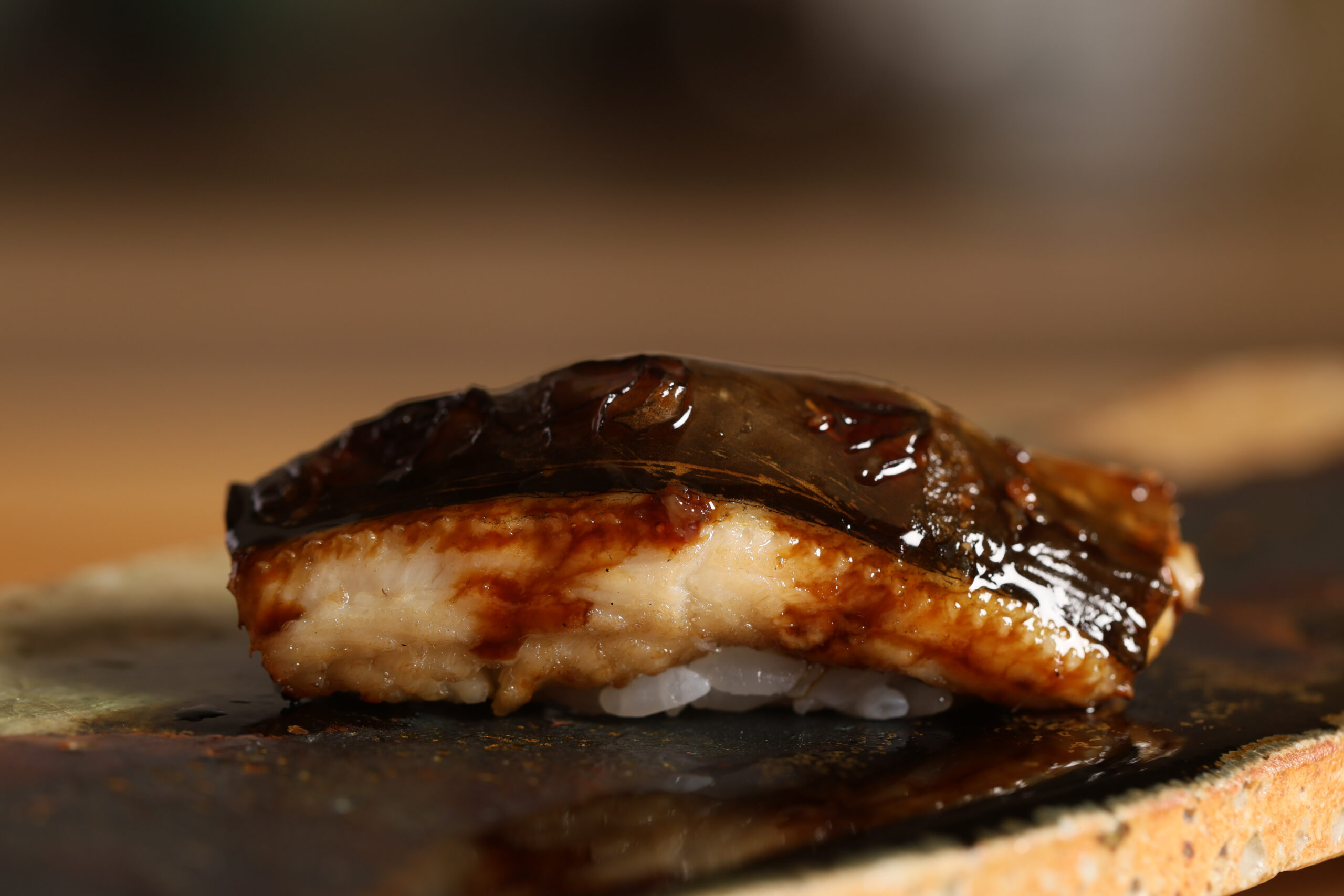 脂が乗り、肉厚でやわらかな身と程よい歯ごたえが絶品の大穴子