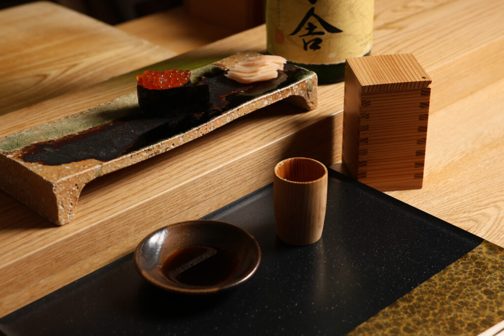 札幌市・すすきの駅周辺「鮨 一二三（すし ひふみ）」の口コミレポート。北海道の美味しい魚介を用いた寿司や海鮮料理のおまかせコースが人気