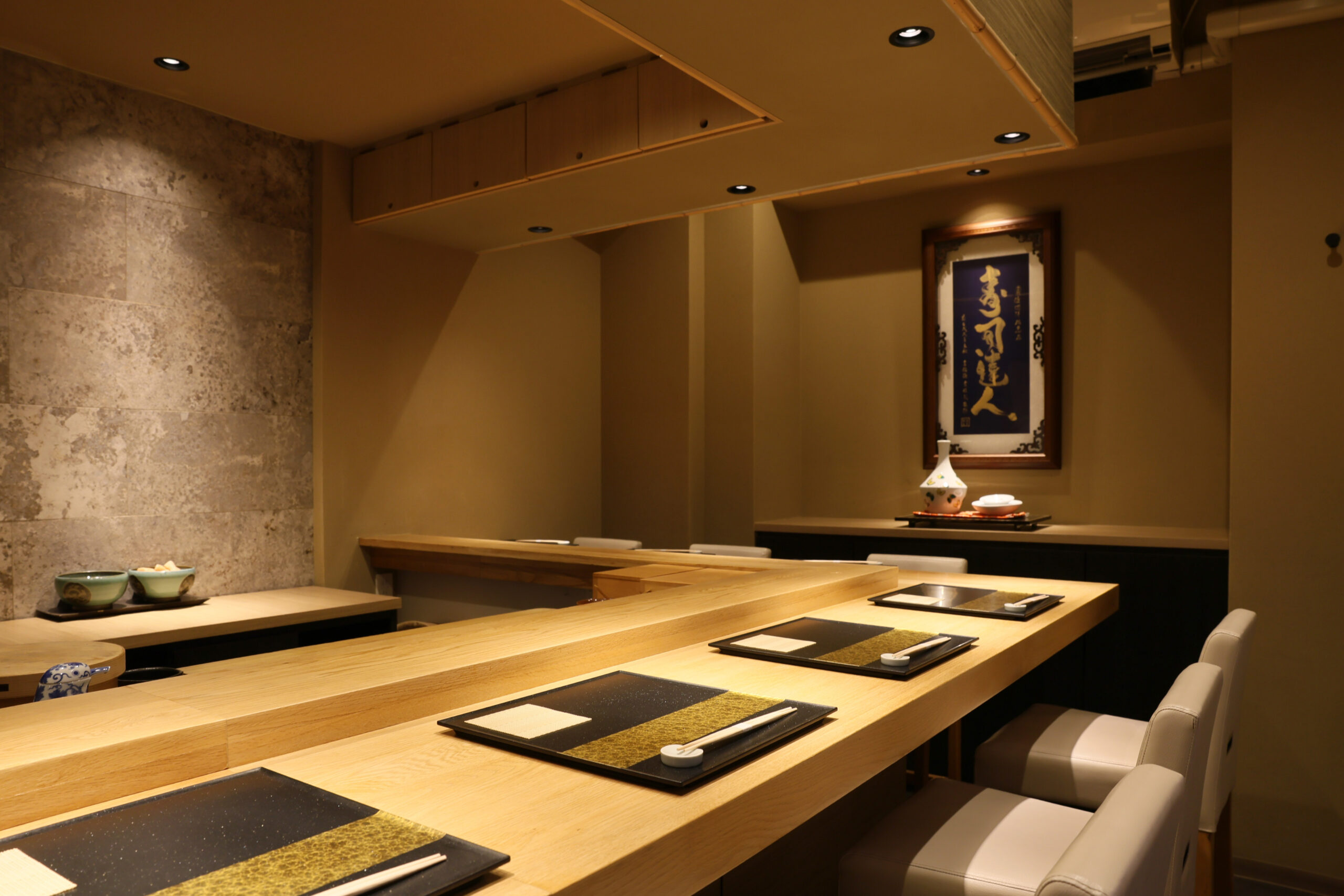 職人の手捌きを間近で臨むライブ感を楽しめるカウンター寿司