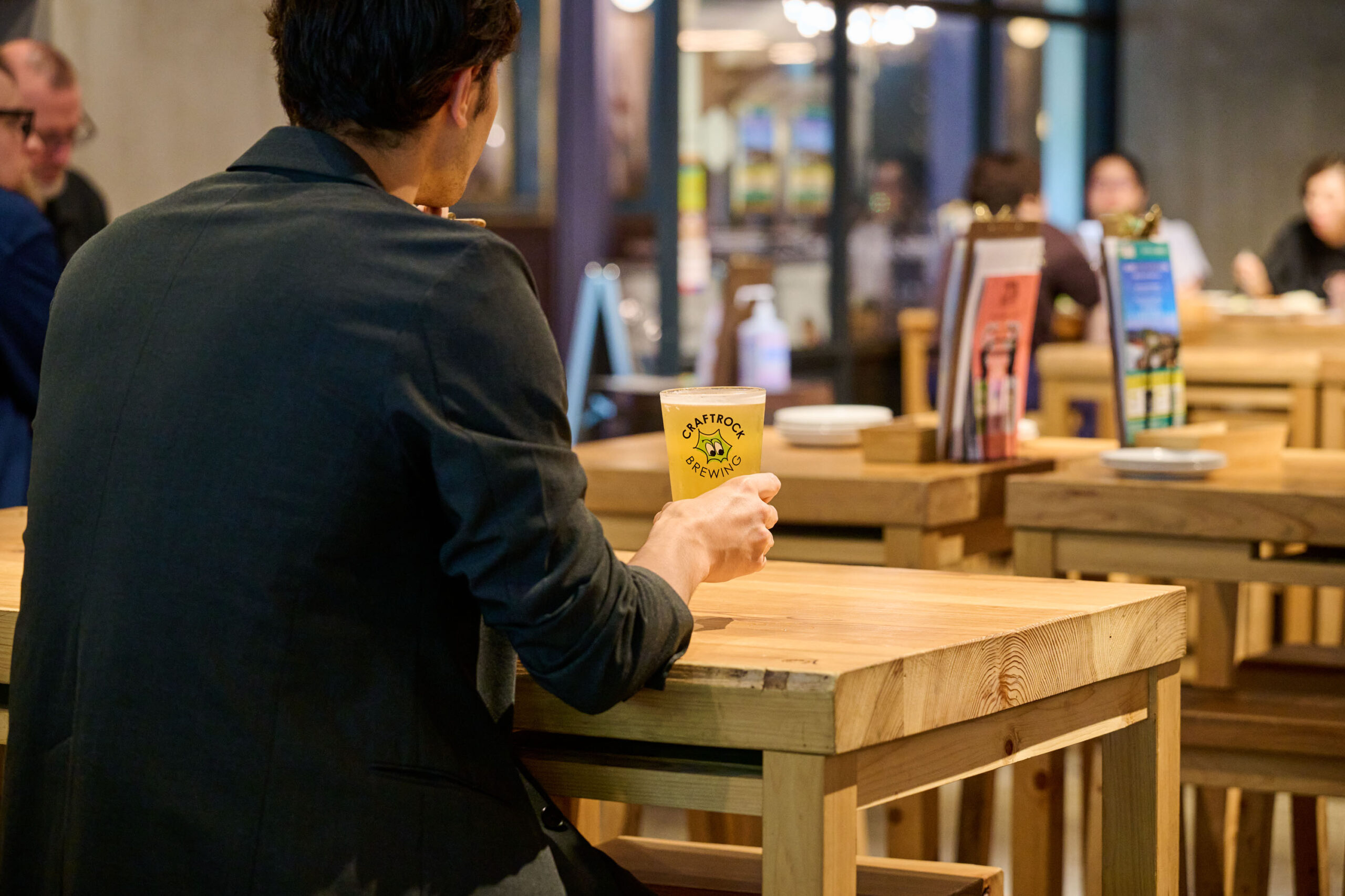 一人飲みや飲み会に人気のブルワリー併設バル