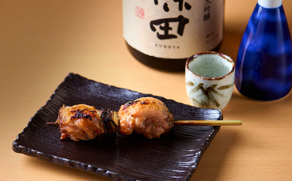 盛岡市大通・菜園・盛岡駅周辺『炭火焼 鳥八 分店』の口コミレポート。名物のジャンボ焼鳥と東北の地酒が人気