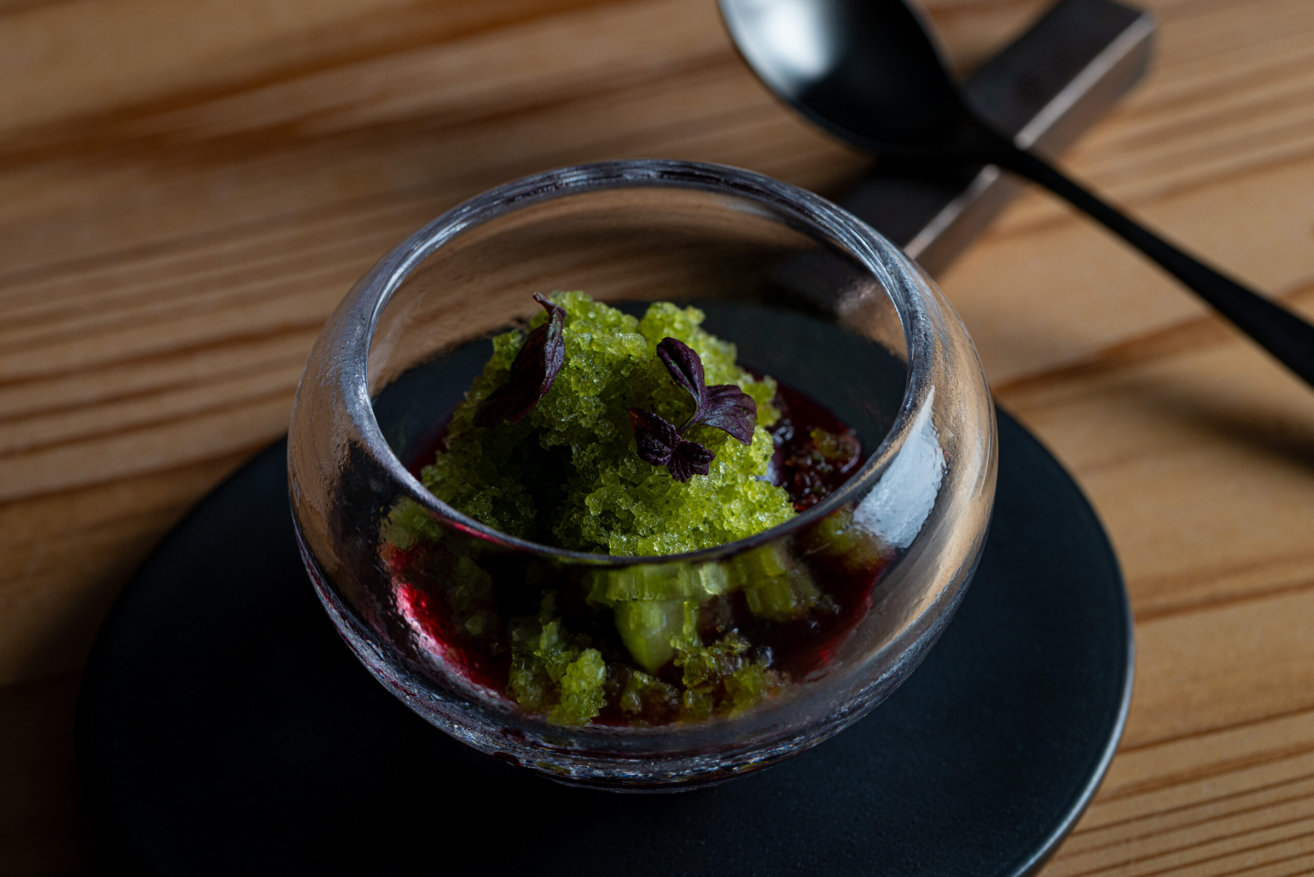 フランスやアメリカで修業を積み、日本に帰国してシェフに就任したお店でミシュラン一つ星を獲得した店主が営むフレンチレストラン