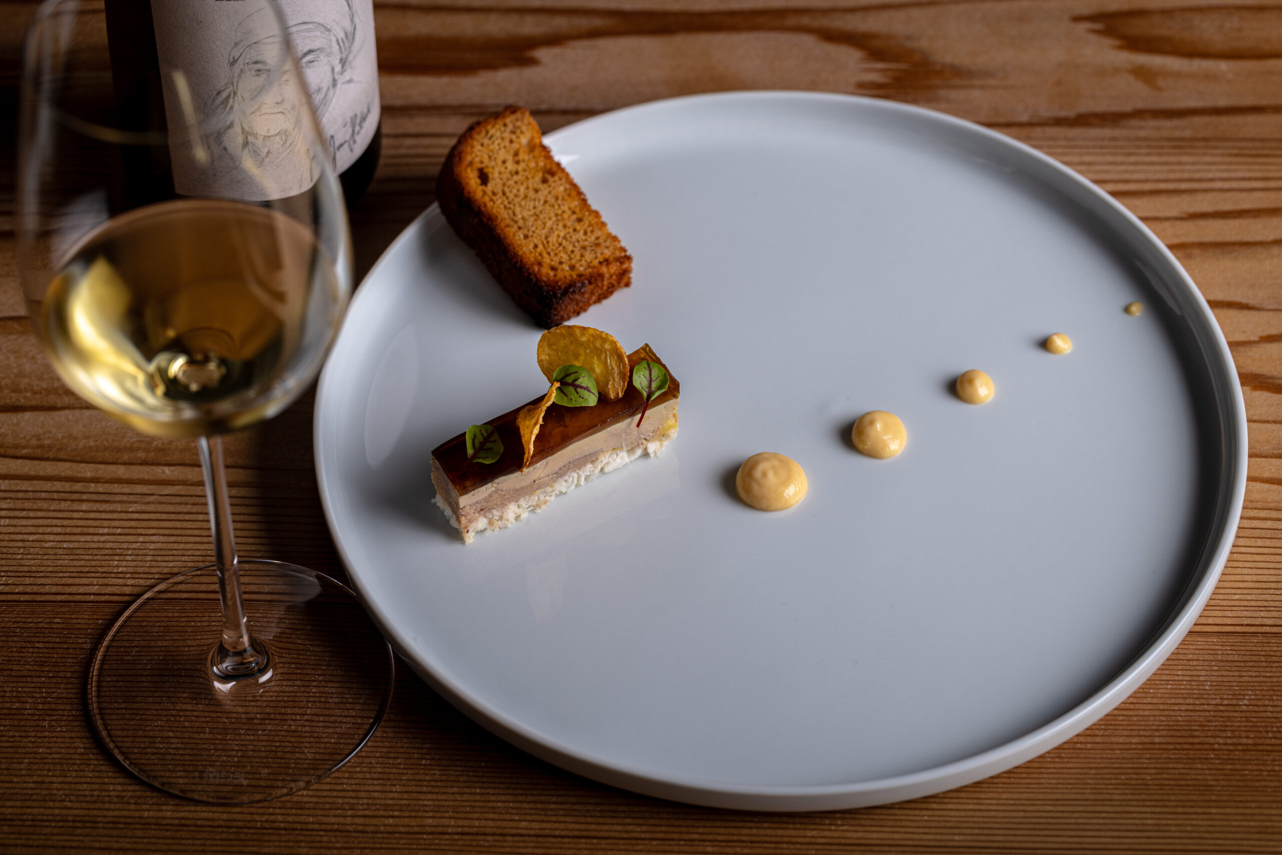 大阪市・北新地駅、淀屋橋駅、東梅田駅周辺「Empathie（エンパティ）」の口コミレポート。伝統的なフレンチと和食が紡ぐ、驚きと感動に満ちたコース料理が人気