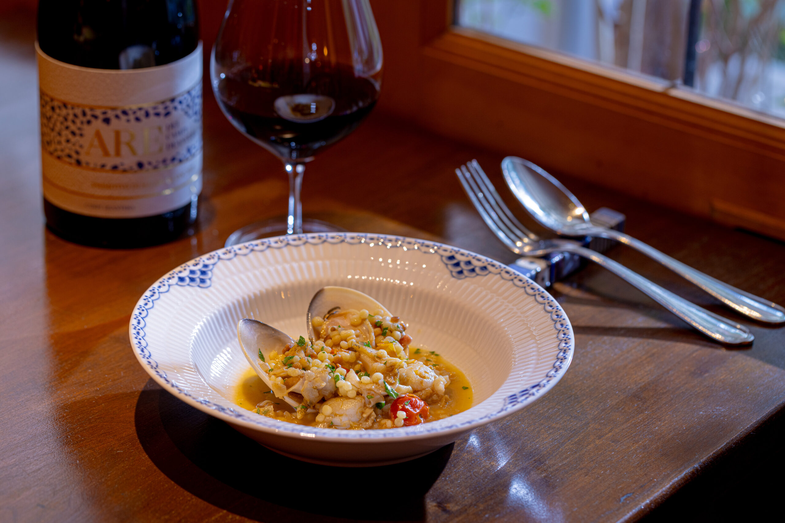 前菜2皿と1ドリンク付きの充実した内容のランチコースはリーズナブルで人気