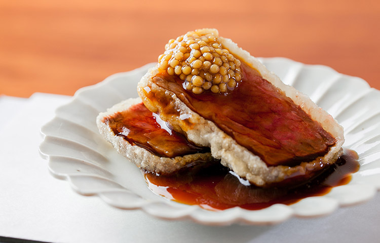 揚げたての天ぷらを美味しく仕上げて提供