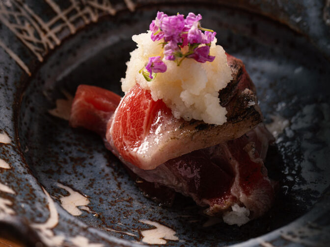 写真：京都の四季を感じさせる美しい八寸や前菜の盛り合わせ