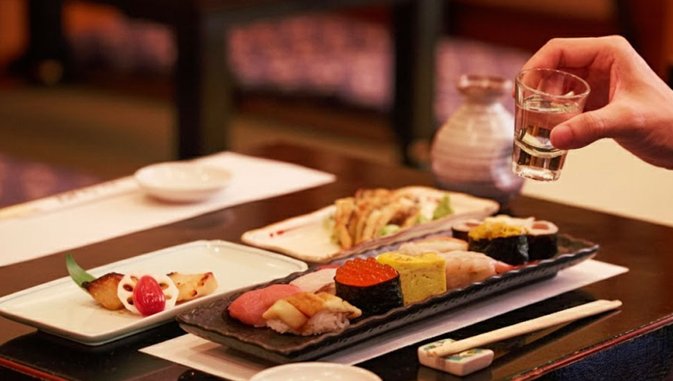 神保町・九段下・水道橋周辺の寿司屋『神田江戸銀』の口コミレポート。出張寿司やマグロ解体ショーが人気