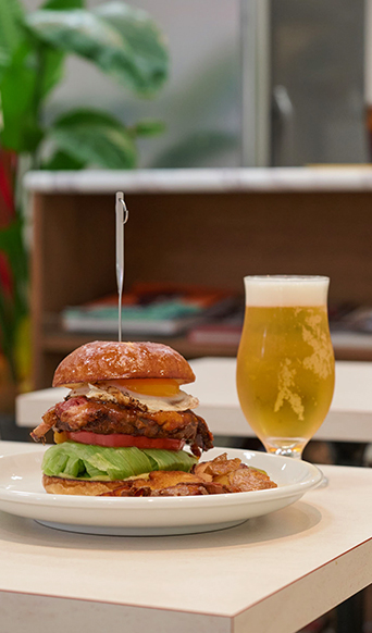 一人飲み、二軒目利用もおすすめの絶品バーガーと美味しいお酒のペアリング