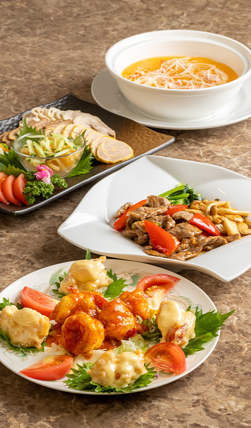 写真:レストランで提供される本格的な中華料理の数々