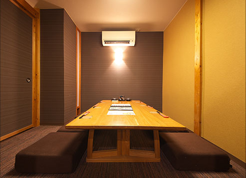 プライベート空間のなか食事を楽しめる個室完備