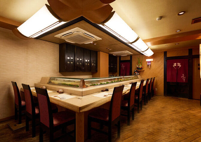 カウンター席で味わう本格江戸前寿司