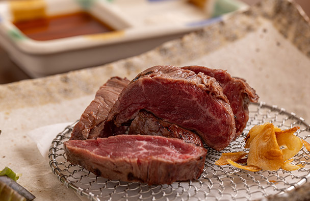 写真：とろける旨味のA5ランク和牛網焼き