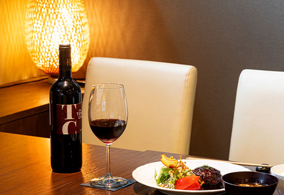 京都市・烏丸駅・四条駅周辺『京洋食まつもと』の口コミレポート。A5ランク黒毛和牛「京都肉」を用いたハンバーグと厳選赤ワインのペアリングがおすすめ