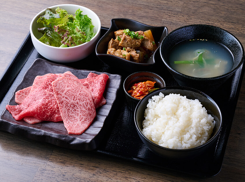 写真：清潔感あふれる店内で極上の焼肉体験を