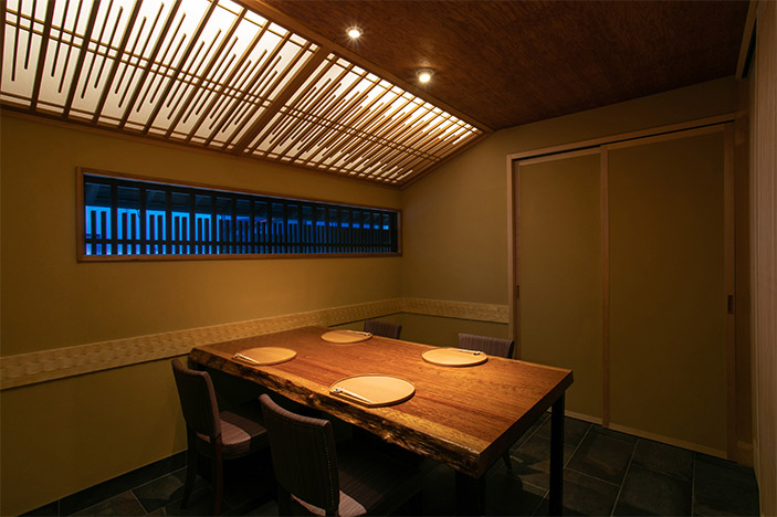 写真:大切な接待や会食に最適な落ち着いた個室