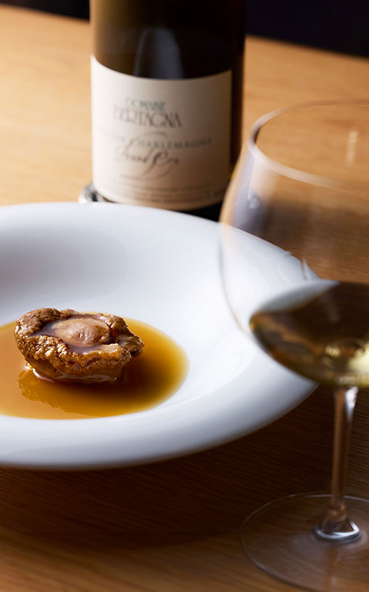 ソムリエ資格を持つ店主おすすめのワインと医食同源がコンセプトの中華料理が人気