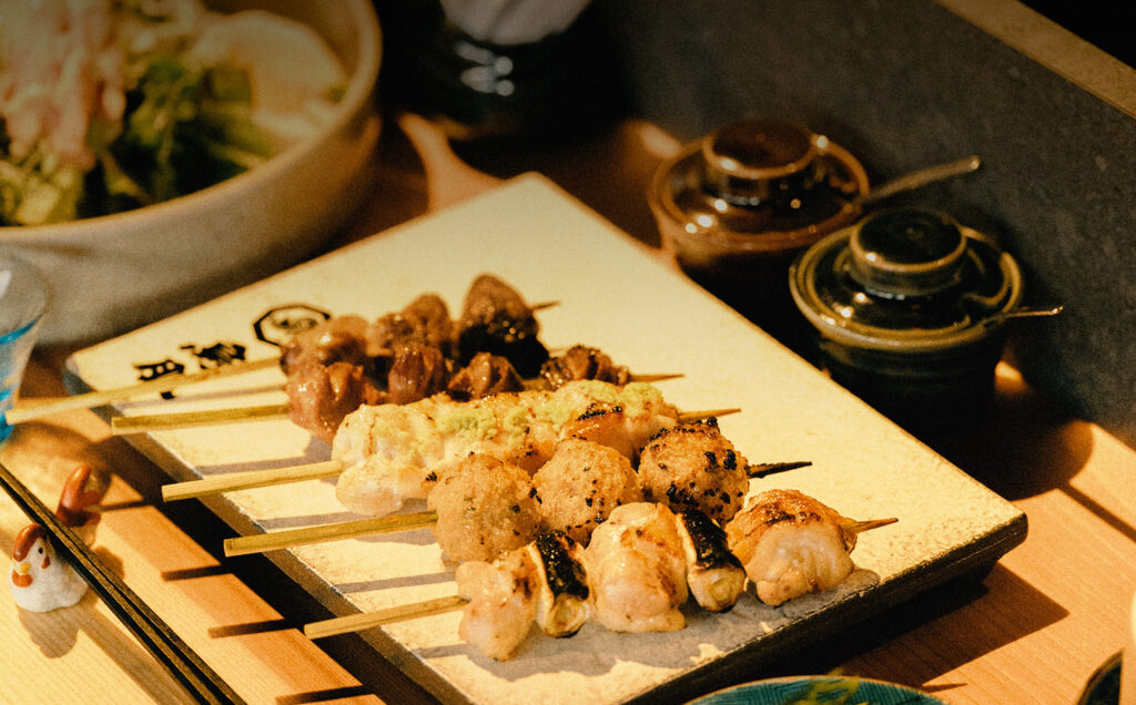 金沢市・ひがし茶屋街『東山 鳥肌』の口コミレポート。築140年の酒蔵を改築した居酒屋、伊勢どりの炭火焼き鳥や濃厚水炊き、鶏料理がおすすめ