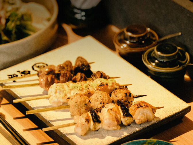 名物の伊勢どりの炭火焼き鳥