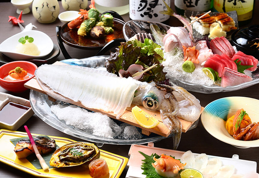 名古屋駅、新栄町駅、栄駅周辺『いけす鶴八』の口コミレポート。名物のイカ活造りをはじめとする和食・海鮮料理が人気