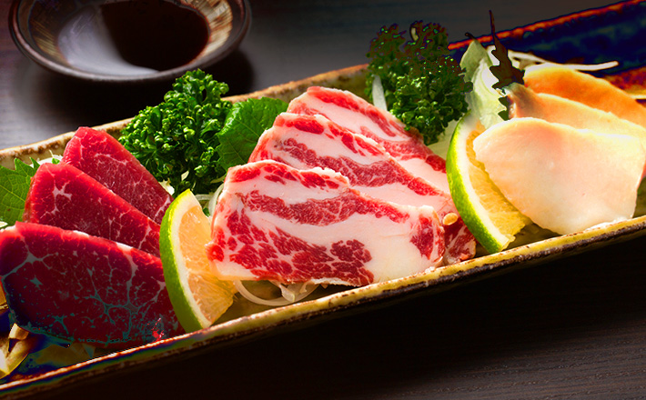 鮮度抜群の馬刺し盛り合わせ