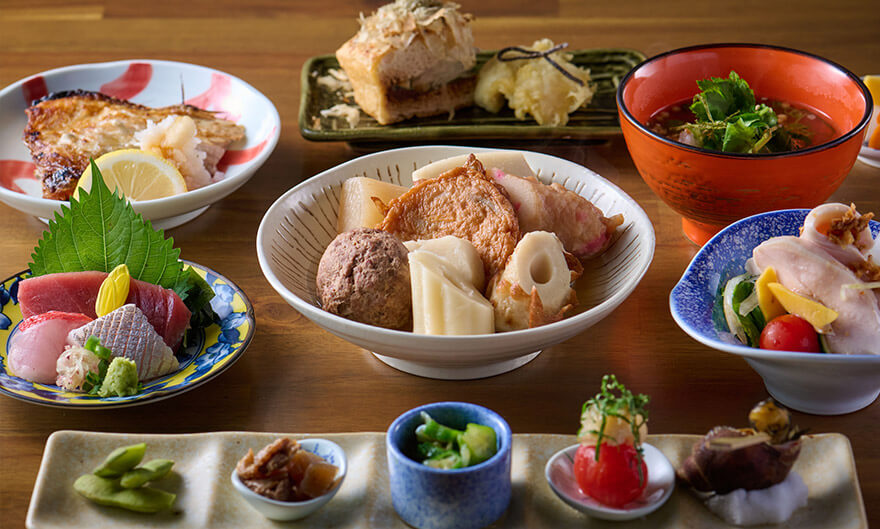 出汁が染みたおでんとお酒を楽しむ至福の時間