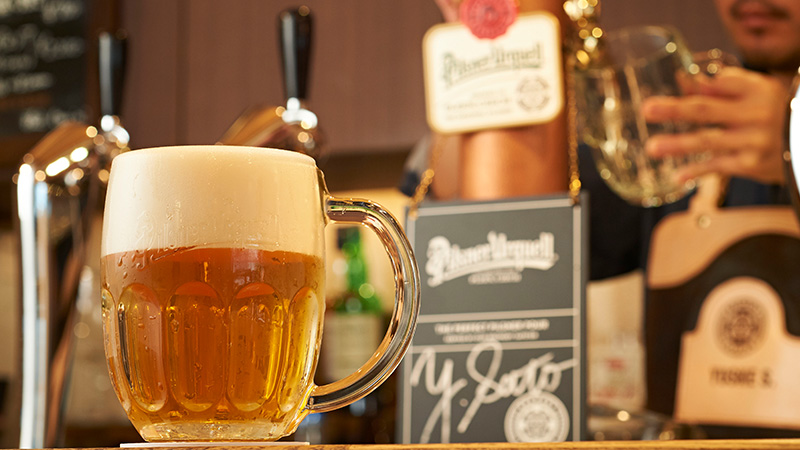 新橋・汐留エリアのビアバー『Brasserie Beer Blvd.』の口コミレポート。「3種の注ぎ分け」にこだわった美味しいアサヒスーパードライと個性豊かな世界のクラフトビールを満喫