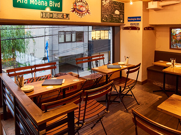 駅から近く、気軽に立ち寄れる空間