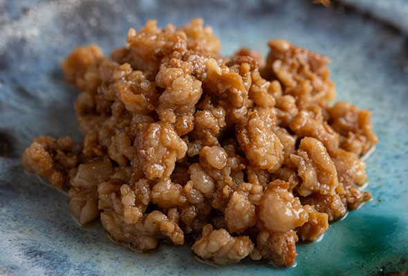 八角、唐辛子、山椒が 香る肉味噌