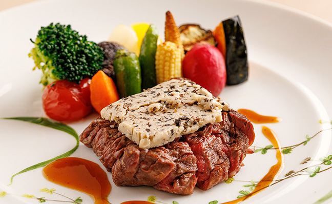 季節感あふれるフレンチのコース料理