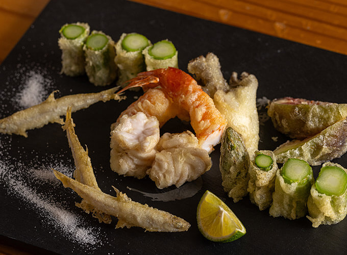 その日のおすすめを堪能できる「本日の天ぷら盛り合わせ」