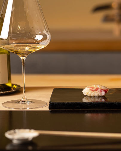 江戸前寿司と和食のコース料理や日本酒、ワインを楽しめる高級寿司屋