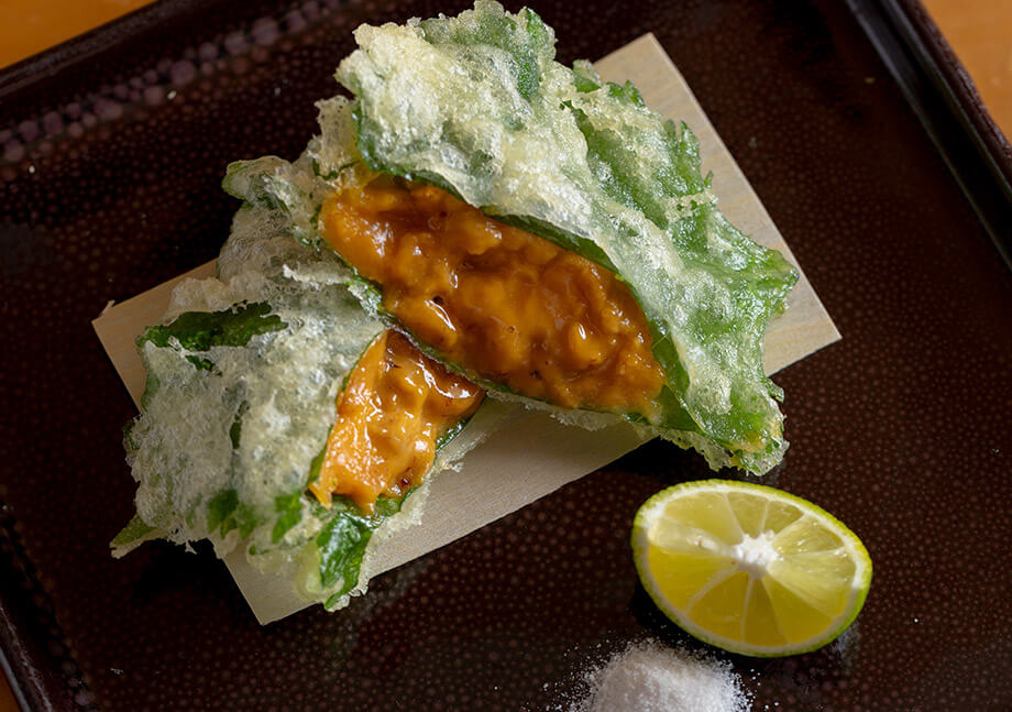 甘みが凝縮された生ウニ天ぷら