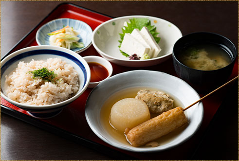 名物の金沢おでんを堪能できる一番人気の定食