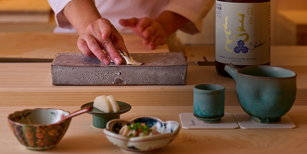 恵比寿駅近くの高級寿司屋『とよひさ』の口コミレポート。極上の寿司コースとソムリエや利き酒師厳選のワイン・日本酒とのペアリングが人気