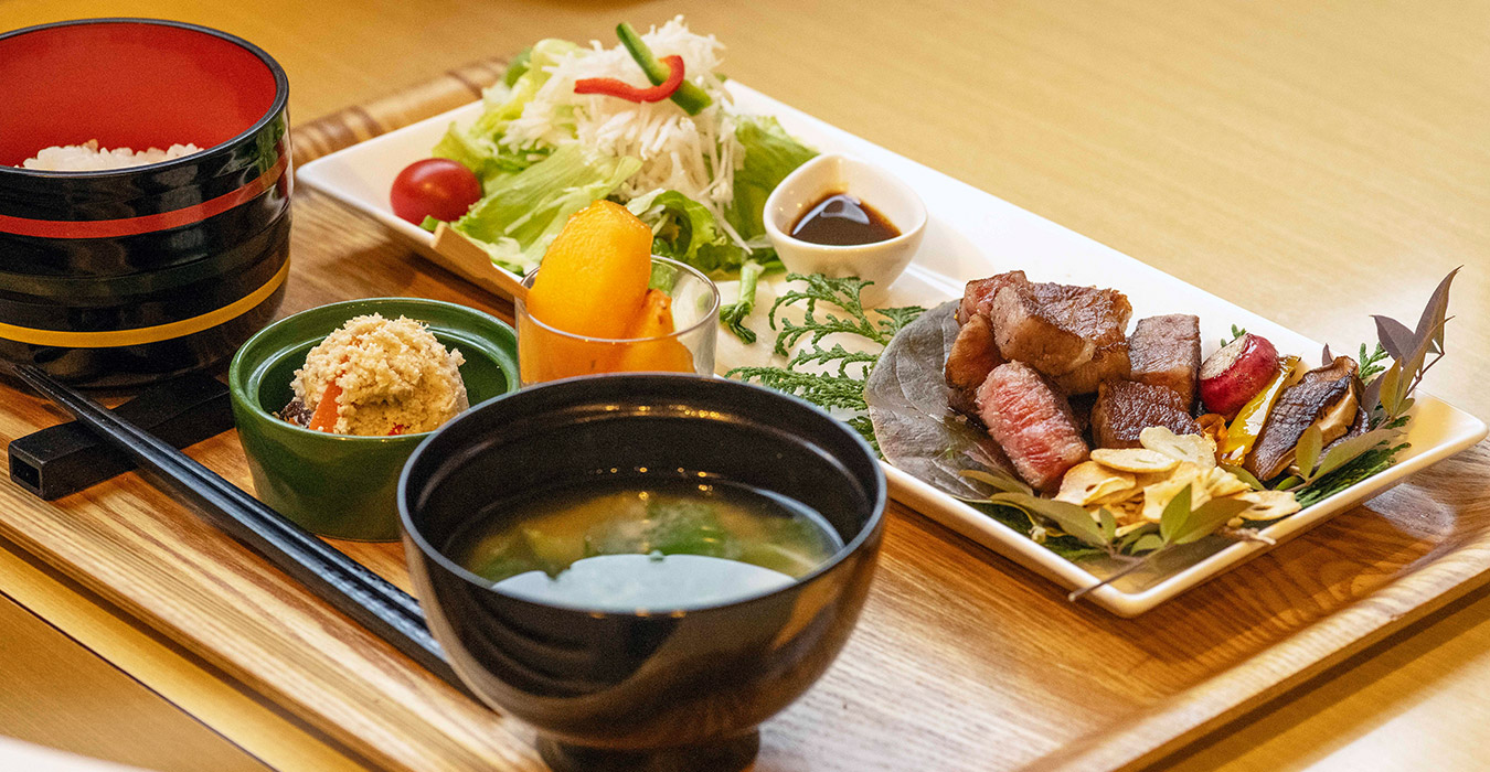 ボリューム満点で人気のランチ