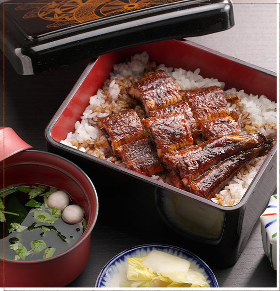 厳選された国産鰻を使い、伝統のタレで香ばしく焼き上げた人気の「うな重」