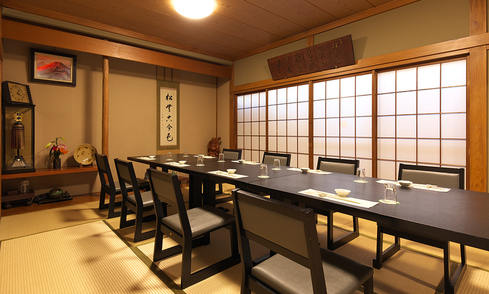 ライベートな時間を過ごせる落ち着いた雰囲気の個室