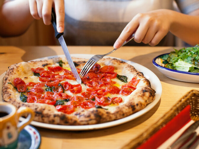 真のナポリピッツァ協会認定のピザが人気