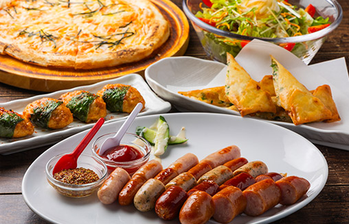 彩り豊かな料理が並ぶ宴会コース