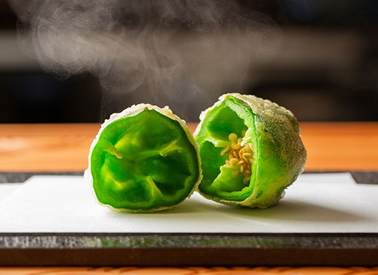 その日の気温や湿度に合わせて衣の配合を調整、職人技が光る天ぷら