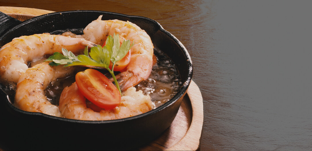 素材の旨味が引き立つアヒージョなどの多彩な料理