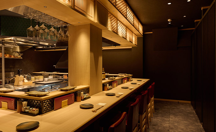 職人が炭火で丁寧に焼き上げる臨場感あふれるカウンター席