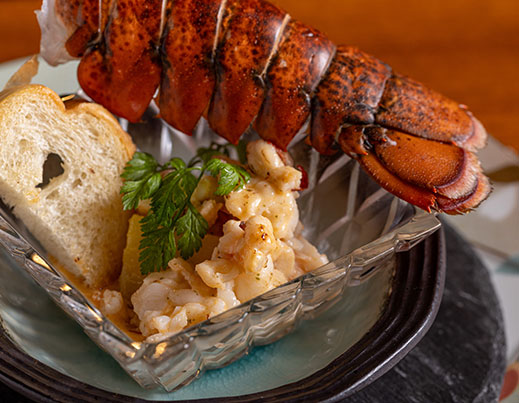 ライブ感も魅力、カウンター席での鉄板焼きを堪能