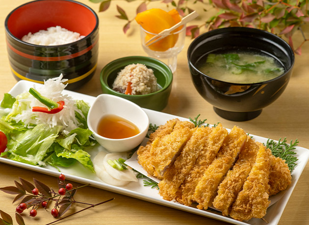 とんかつランチも人気